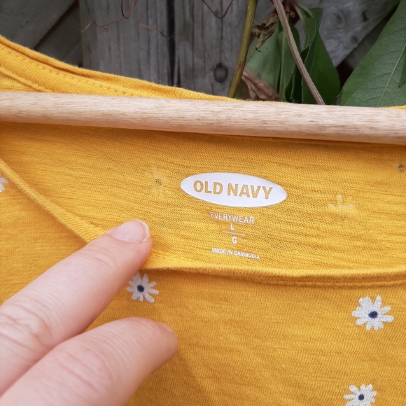 🌷3/$20-Old Navy Tank - Picture 2 of 3